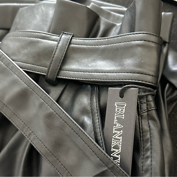 Blank NYC Black Faux Leather High Waisted Paperbag Shorts Size 29 - Picture 2 of 11